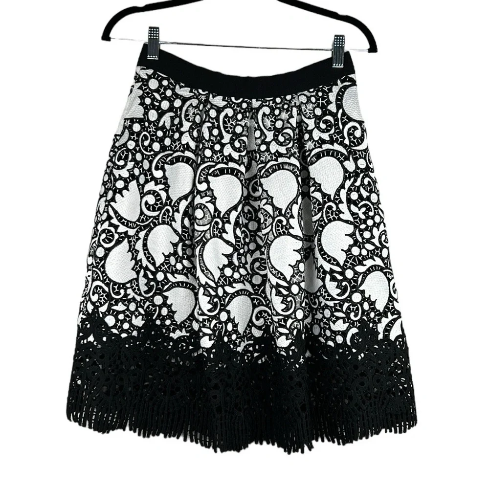 Ann Taylor Black & White Embroidered Floral Midi Circle Skirt Size‎ 2P